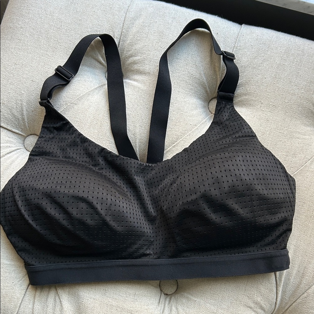 Victoria Sport Black Women's Sports Bra Built in pads w/adjustable straps 34D